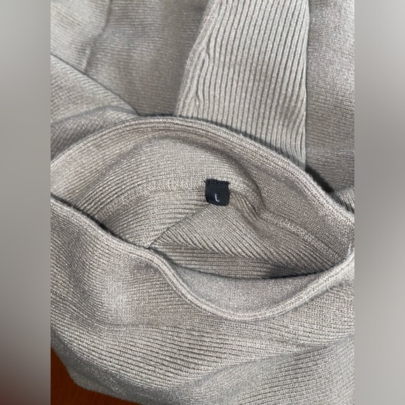 Women’s Mock Sweater Size Large - Picture 5 of 8